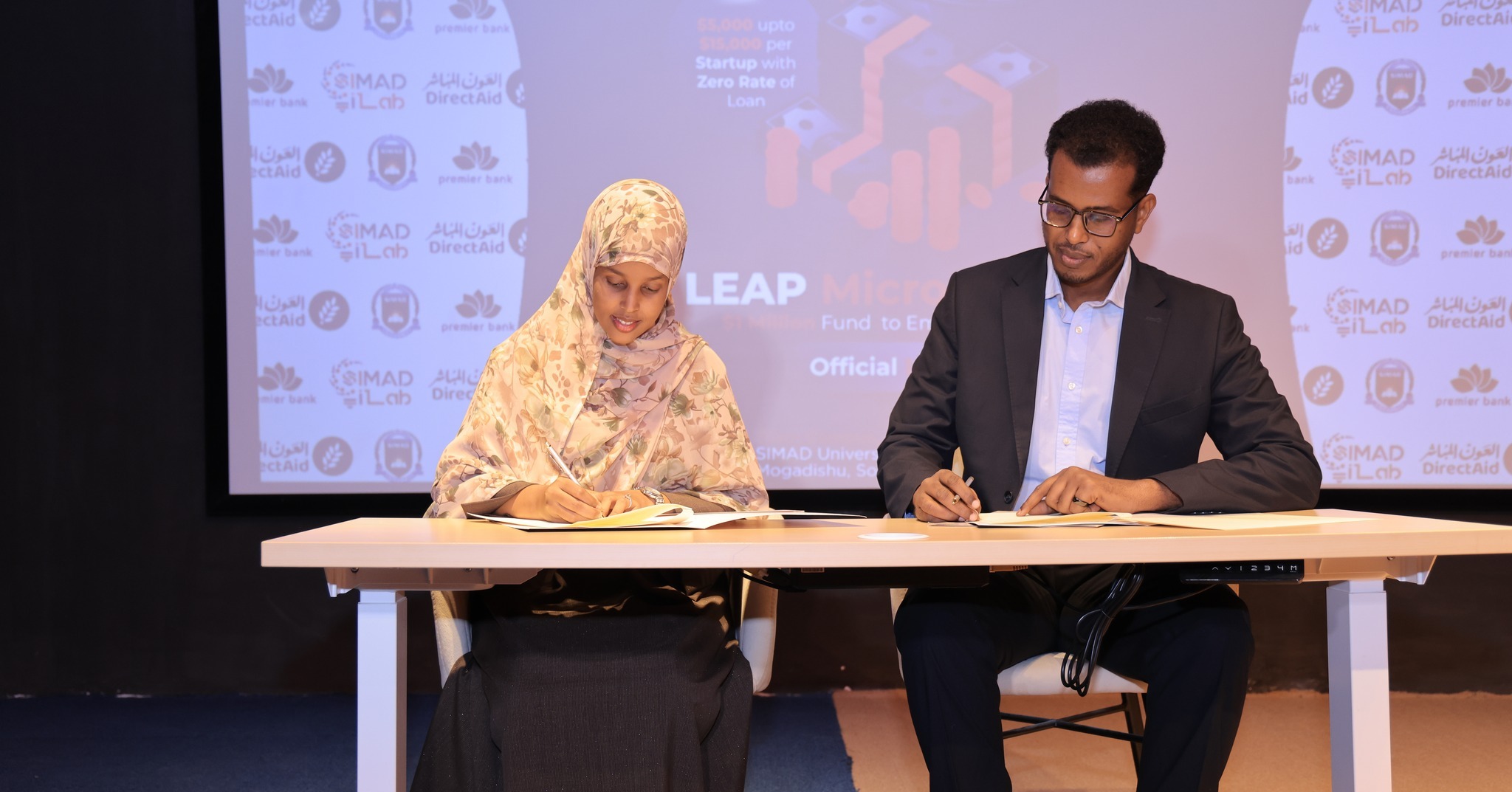 Abdishakur Afrah, Premier Bank's Head of Business, and Bahja Ali, Director of SIMAD iLab, signing the Mountain agreement at SIMAD University in Mogadishu, Somalia, on January 9, 2025.