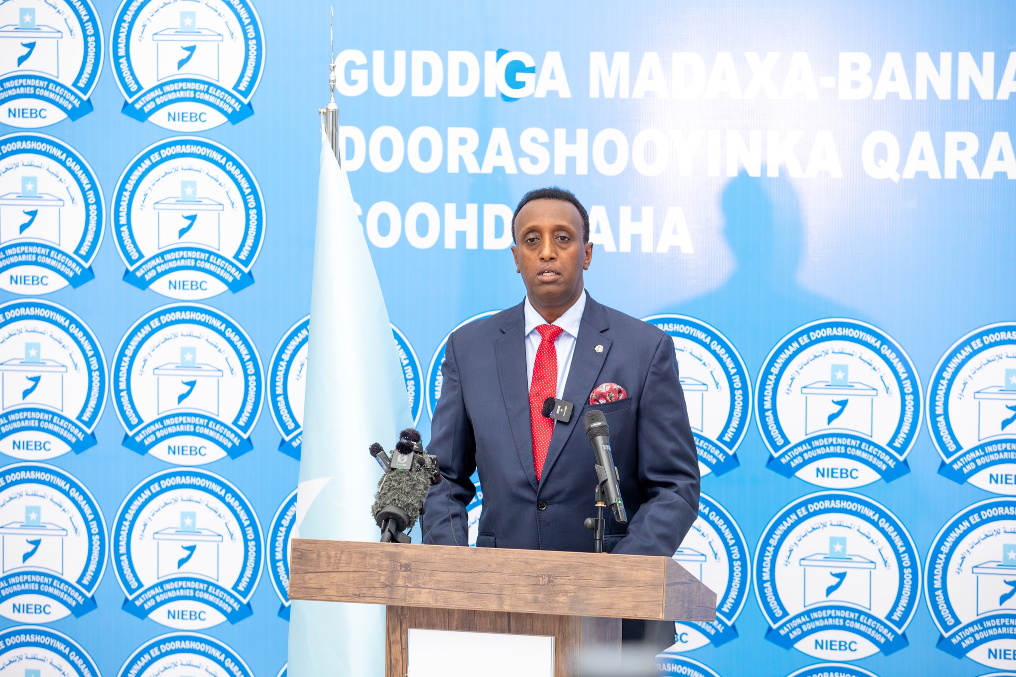 Chairperson of Somalia’s Independent Electoral and Boundaries Commission (NIEBC) delivering a speech at a press conference.