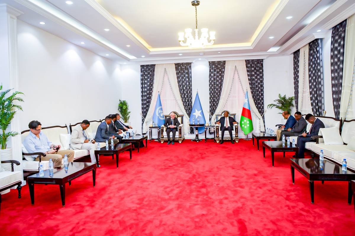 UN Special Representative James Swan meets with President Abdiaziz Laftagareen of South West State, Somalia, in a formal setting to discuss governance, elections, and humanitarian support.