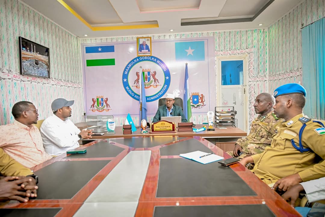 Governor Faysal Sheekh Cali of Mudug chairs a high-level security meeting with officials and military leaders in Puntland.
