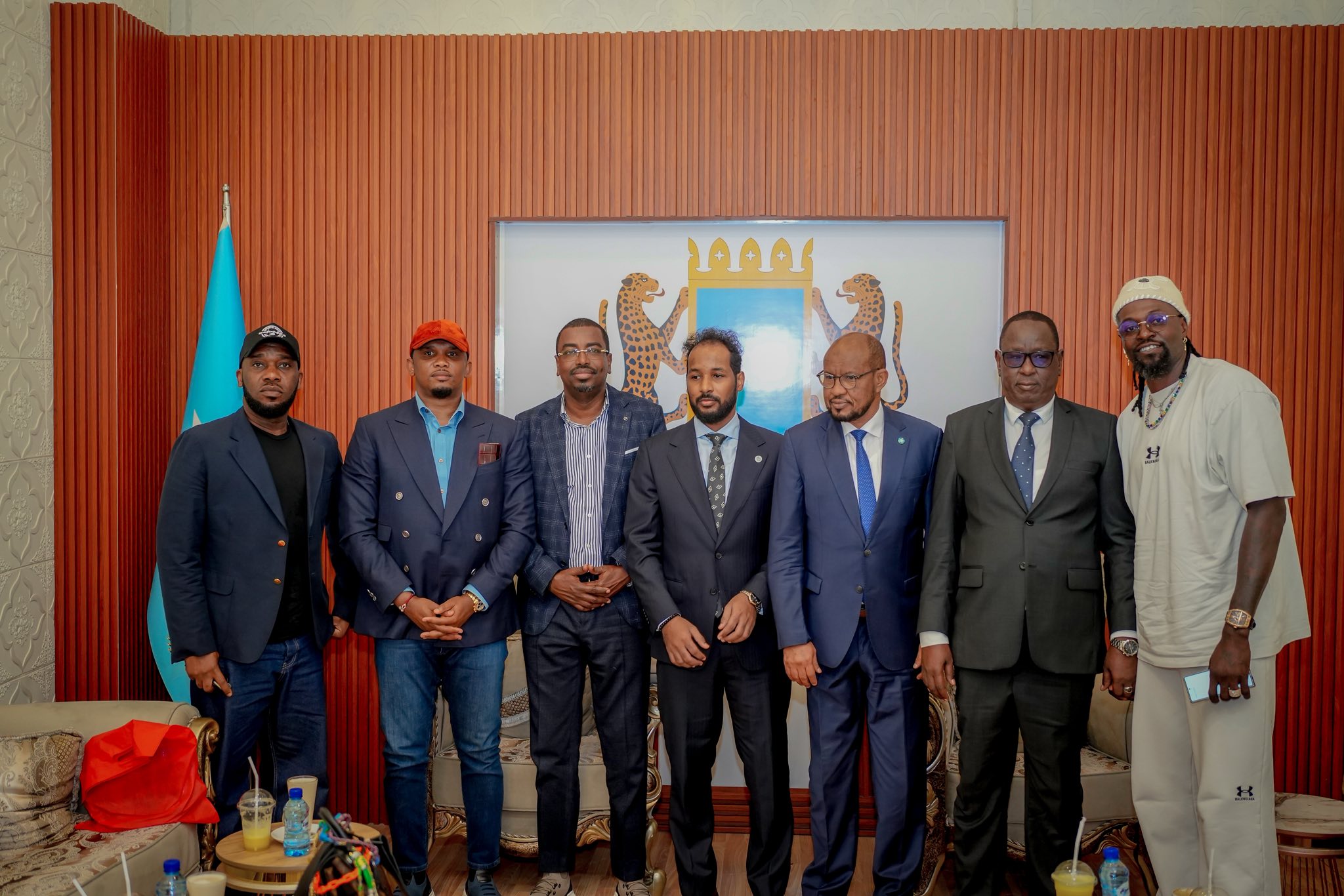 FIFA delegation and famous African football legends Samuel Eto’o, Emmanuel Adebayor, and Jay-Jay Okocha warmly welcomed in Mogadishu.