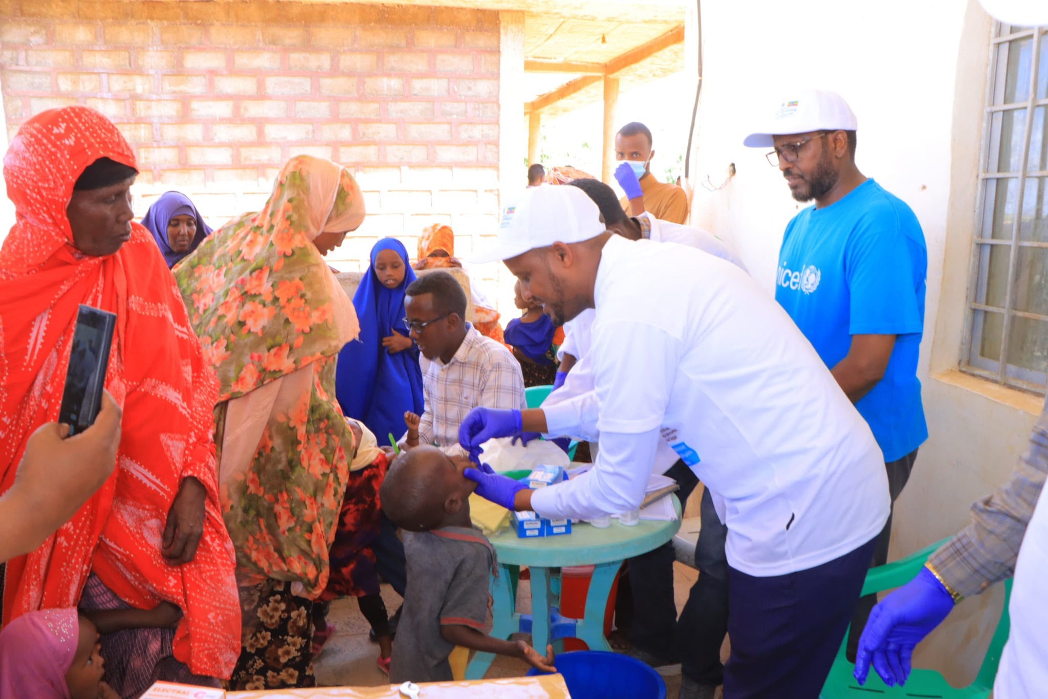 A health worker vaccinates a child during the DDS campaign targeting 1.5 million children in the Somali Regional State.
