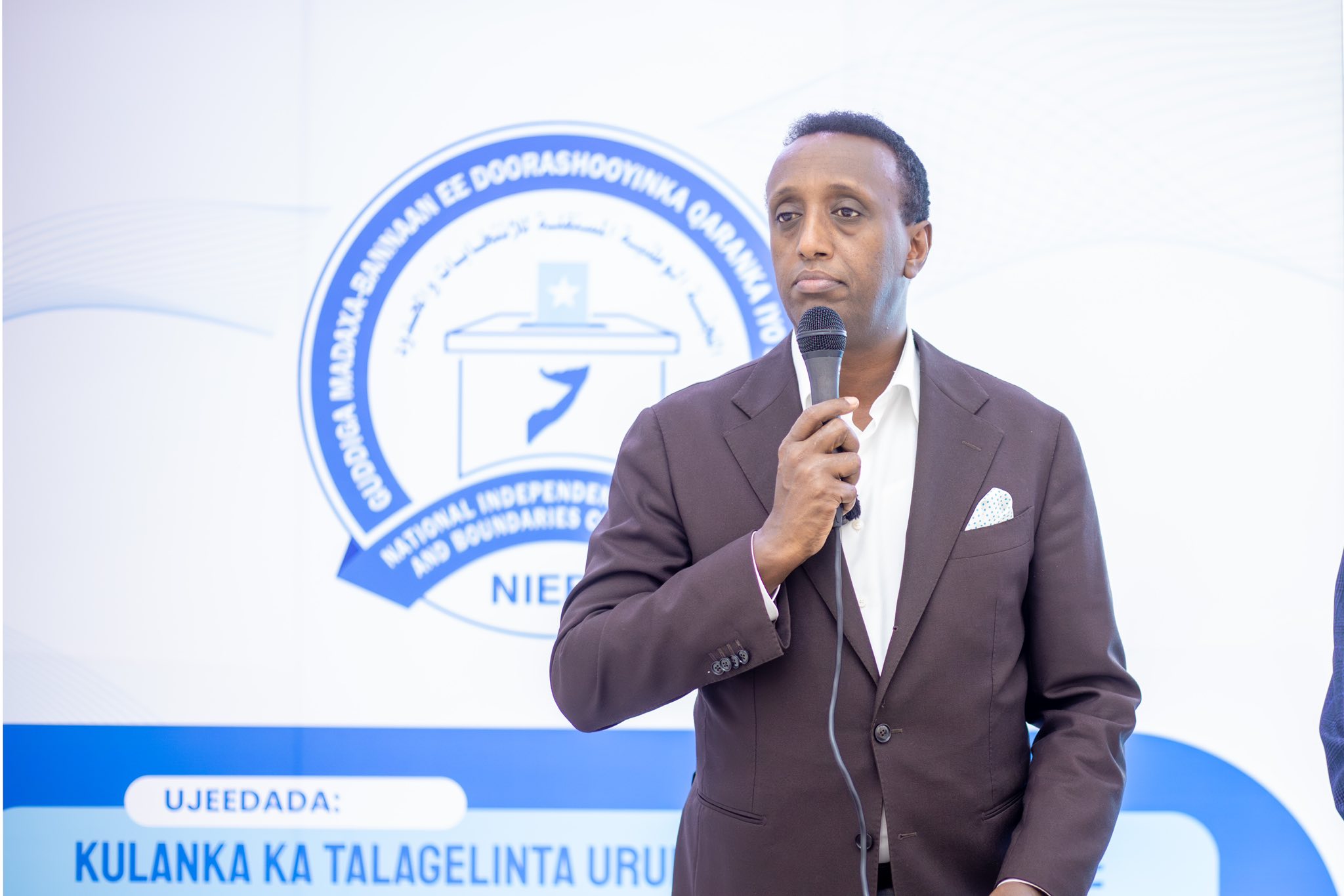 Chairman of the Electoral Commission announcing the dispatch of voter registration equipment